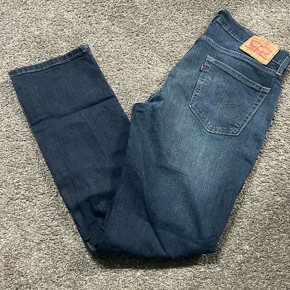 Men’s Levi Jeans - Picture 1 of 8